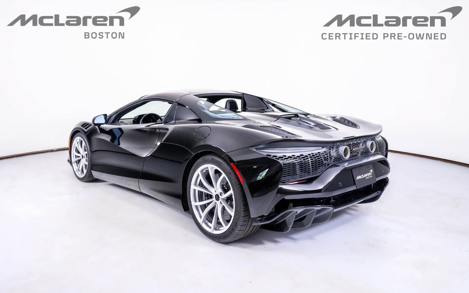 Used 2025 McLaren Artura Spider RWD image 4