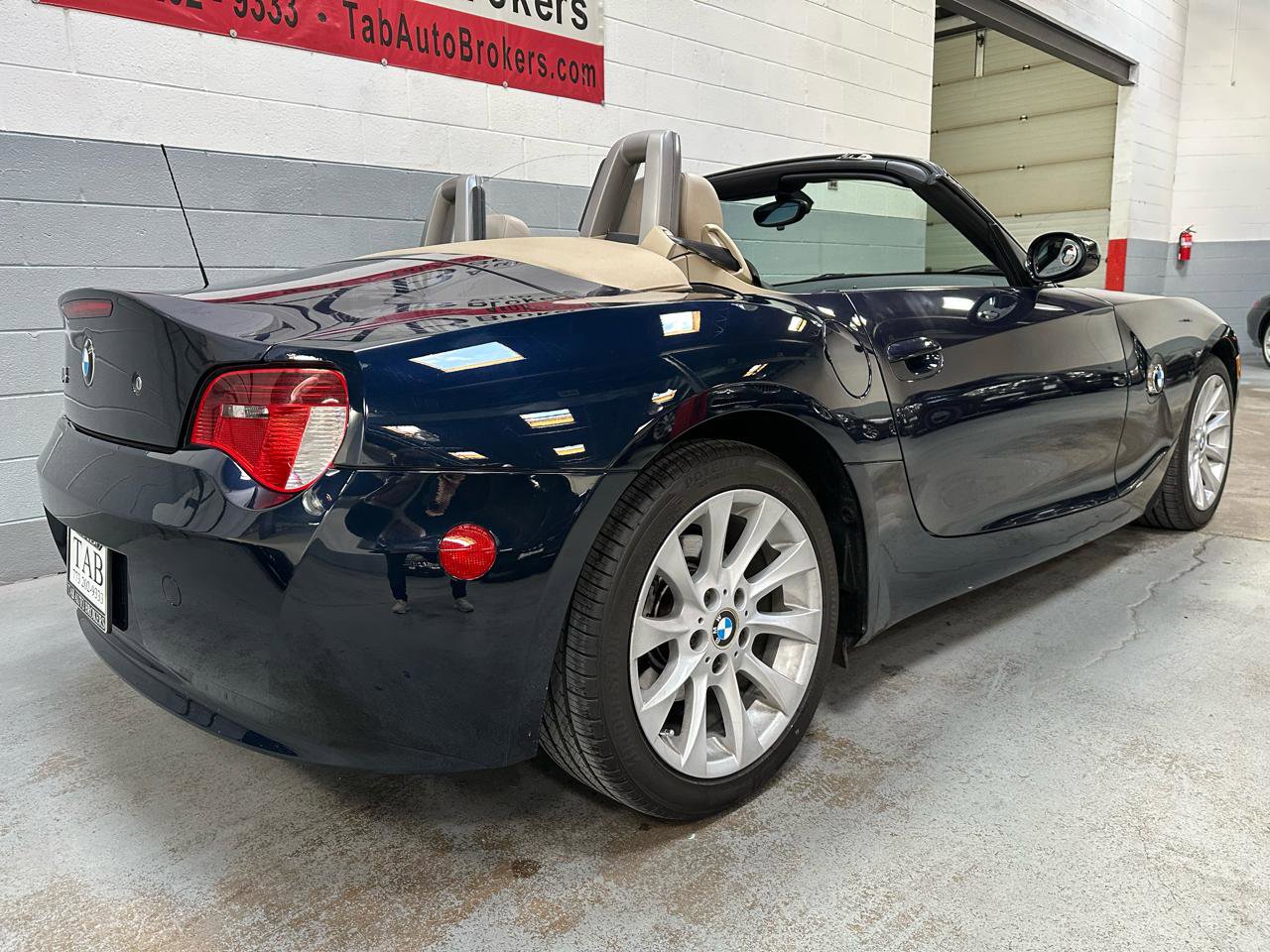 Used 2006 BMW Z4 3.0si image 3