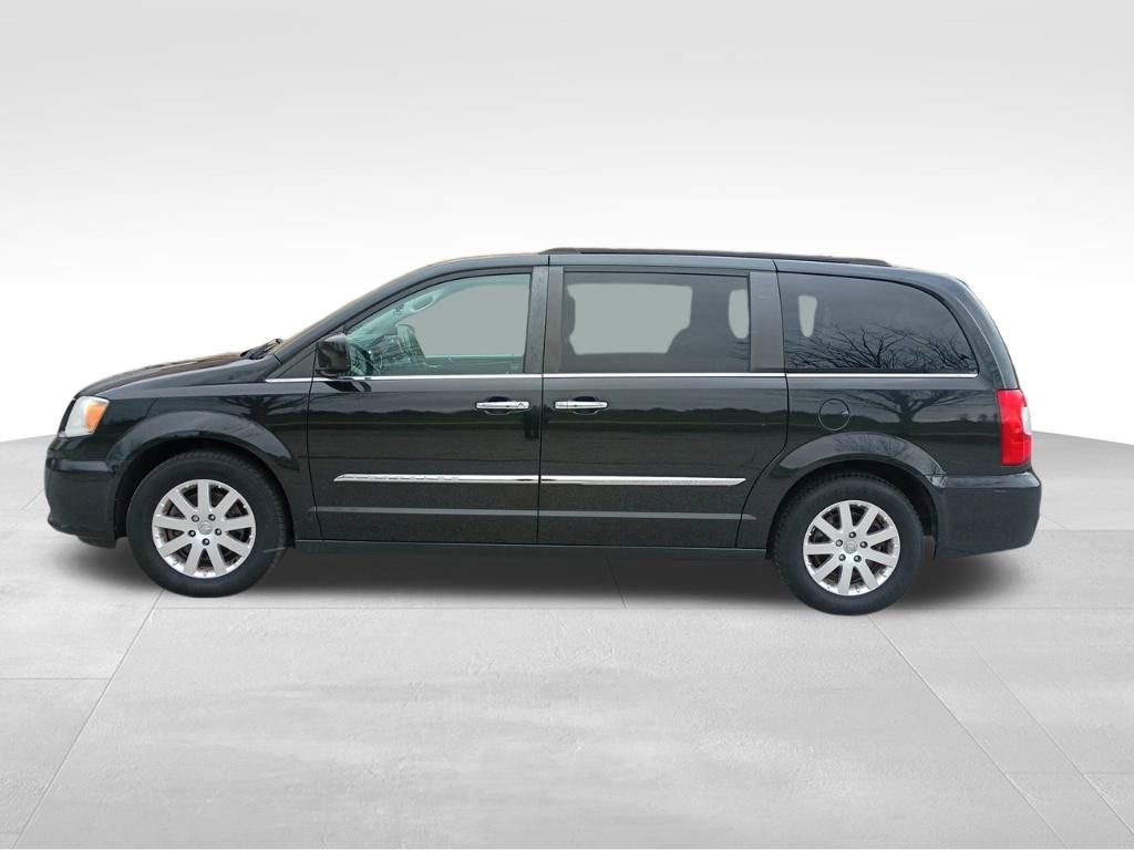 Used 2015 Chrysler Town & Country Touring w/ Driver Convenience Group image 2