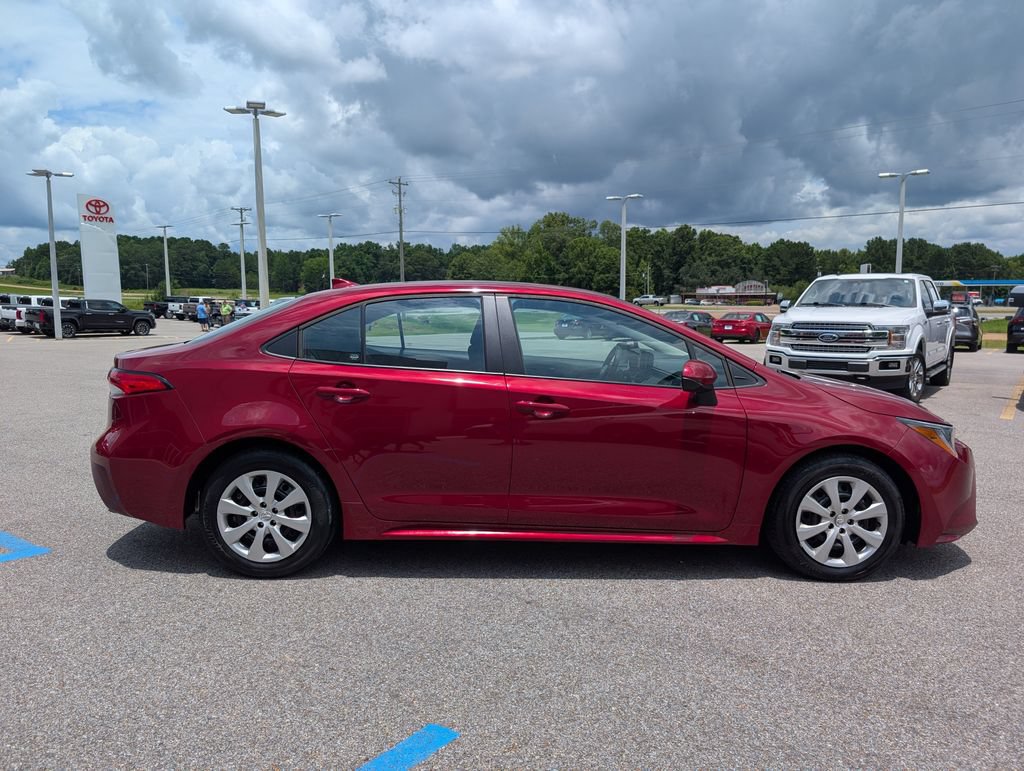 Used 2025 Toyota Corolla LE FWD image 6