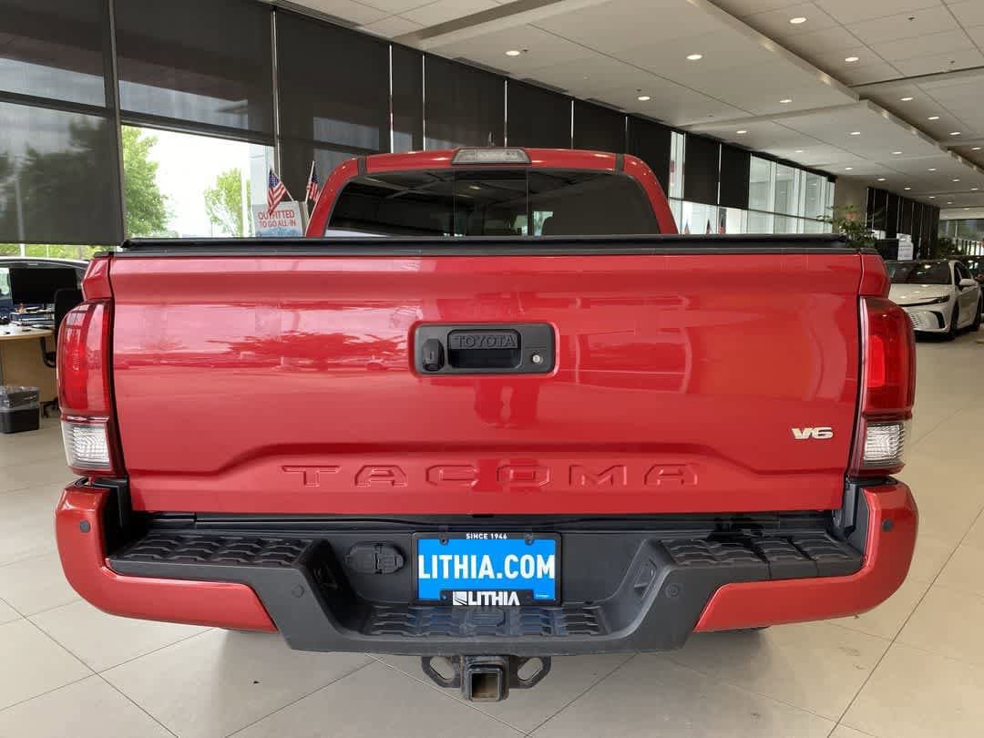 Used 2018 Toyota Tacoma TRD Off-Road AWD/4WD image 26