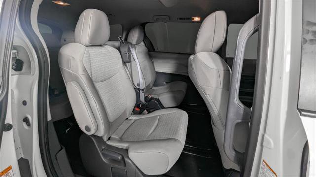 Used 2024 Toyota Sienna LE FWD image 19