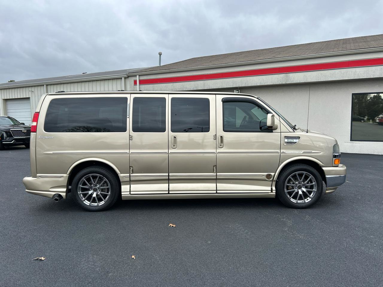 Used 2011 Chevrolet Express 1500 image 4