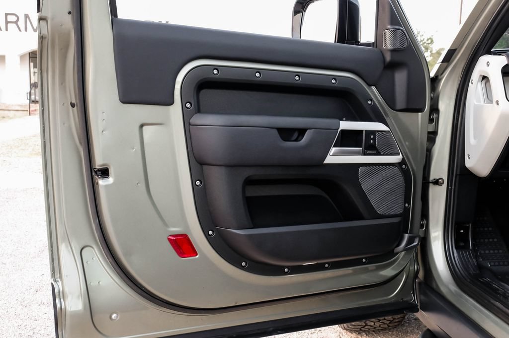 Used 2022 Land Rover Defender 90 S AWD/4WD image 37