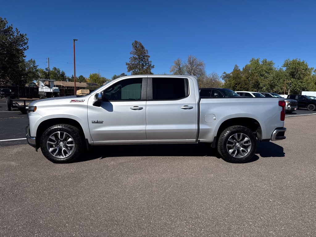 Used 2021 Chevrolet Silverado 1500 LT AWD/4WD image 2