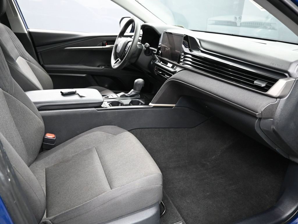 Used 2025 Toyota Camry LE w/ Convenience Package image 40