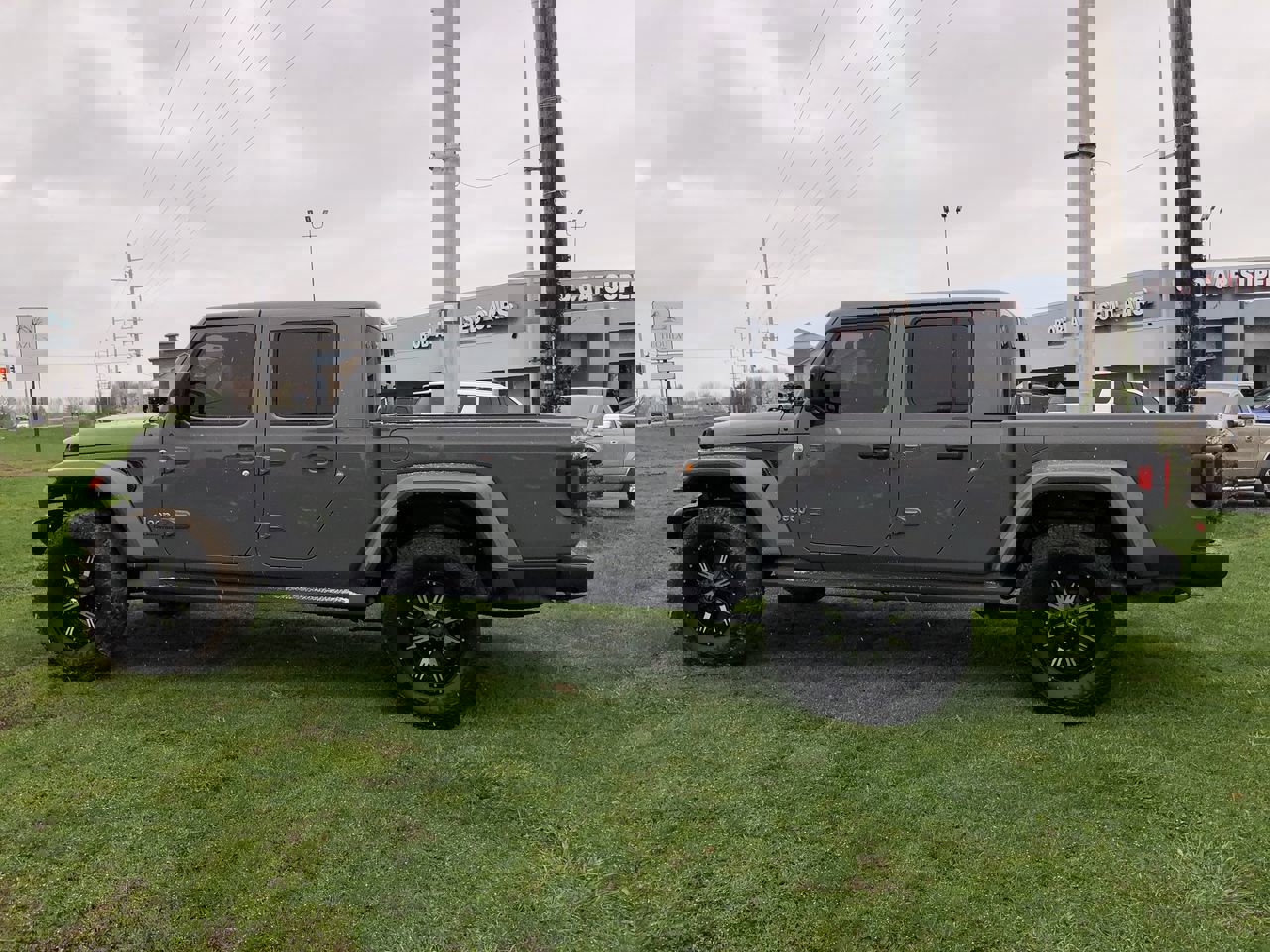 Used 2021 Jeep Gladiator Overland w/ Popular Equipment Package image 11