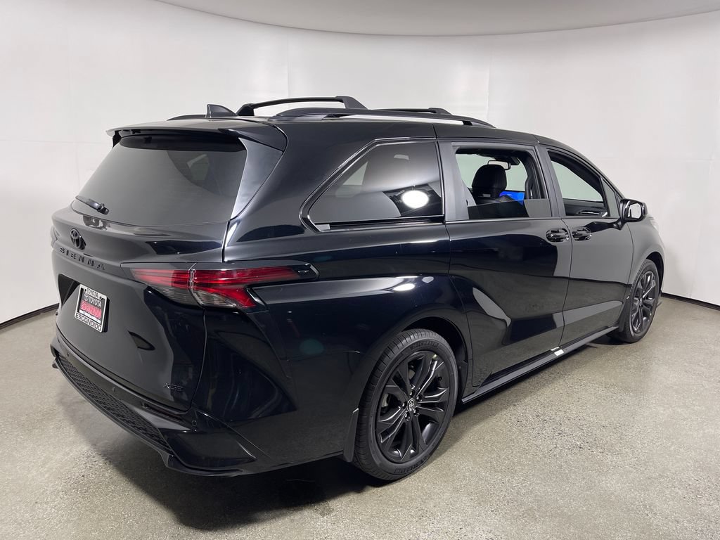New 2026 Toyota Sienna XSE FWD image 3