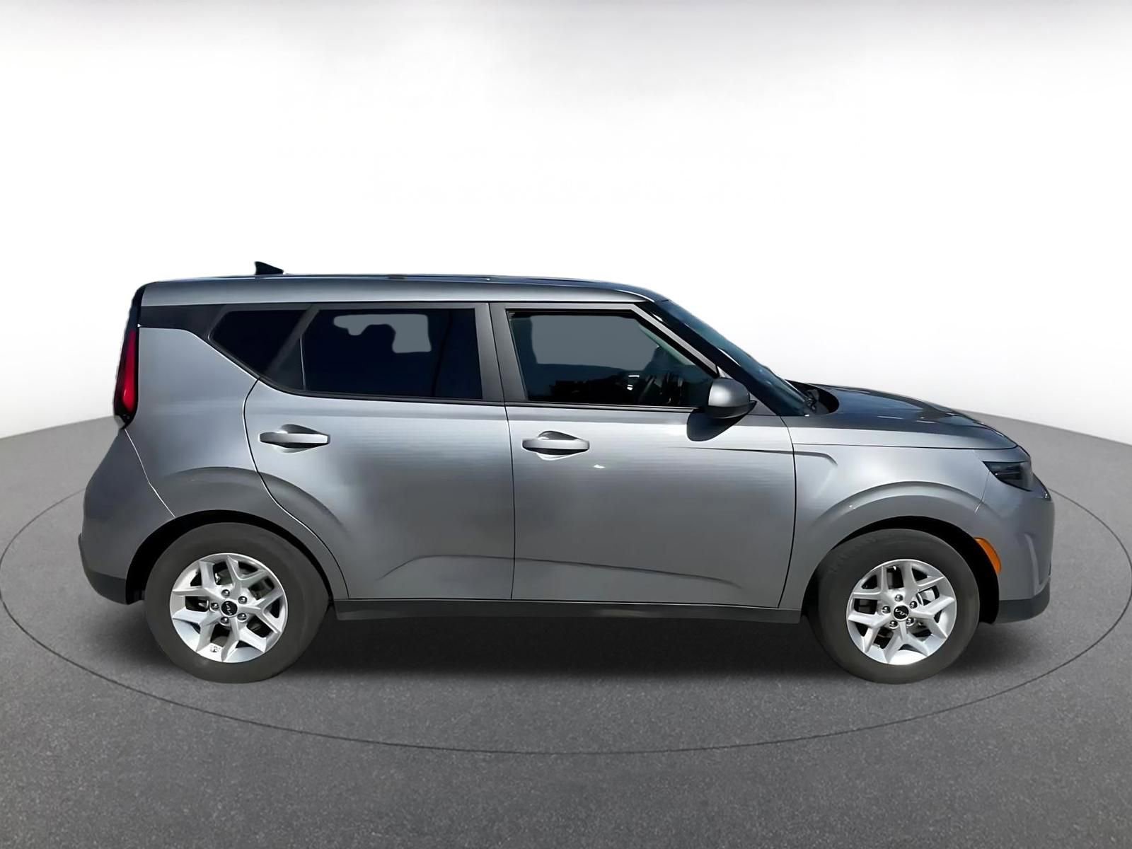 Used 2025 Kia Soul LX w/ LX Technology Package image 16