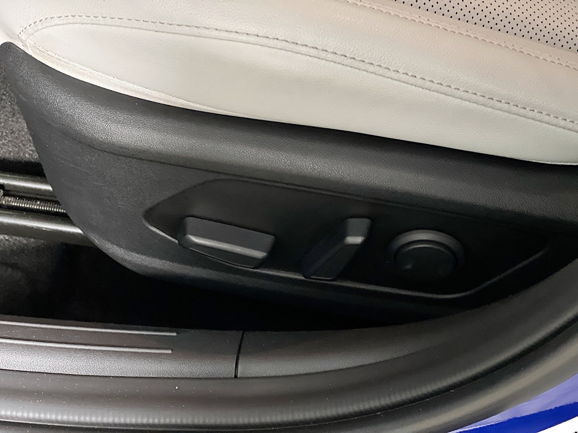 Used 2025 Hyundai Elantra Limited image 16