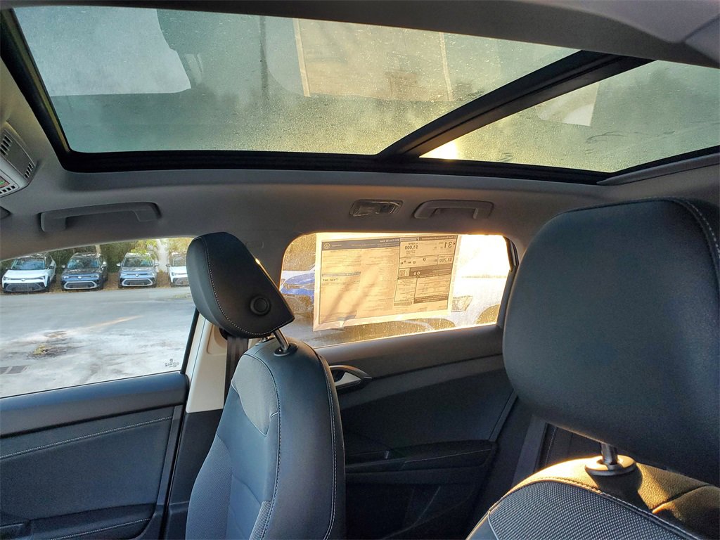 New 2026 Volkswagen Taos SE image 8