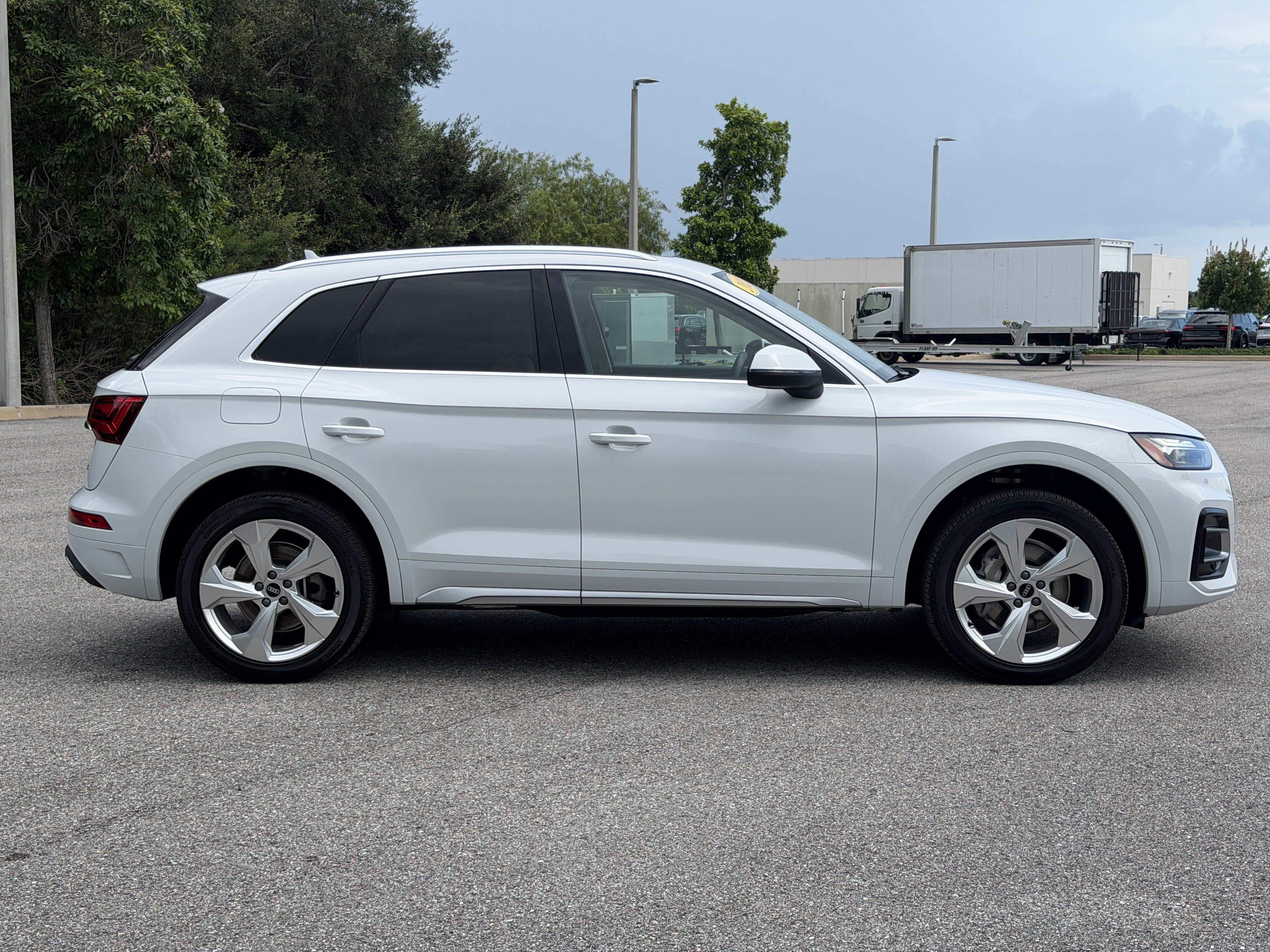 Used 2021 Audi Q5 2.0T Premium Plus w/ Premium Plus Package AWD/4WD image 8