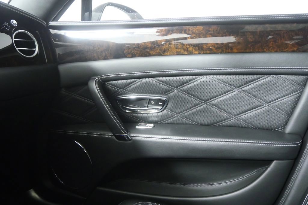 Used 2016 Bentley Flying Spur W12 image 25