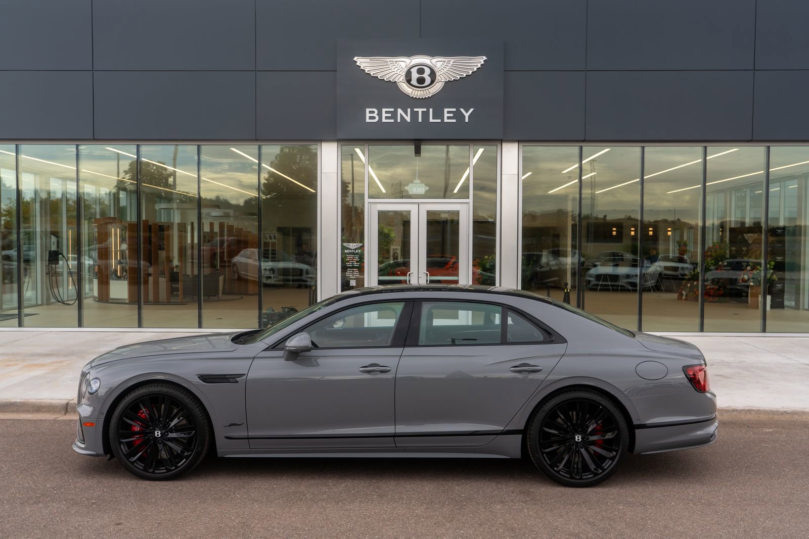 New 2025 Bentley Flying Spur Plug-In Hybrid image 7