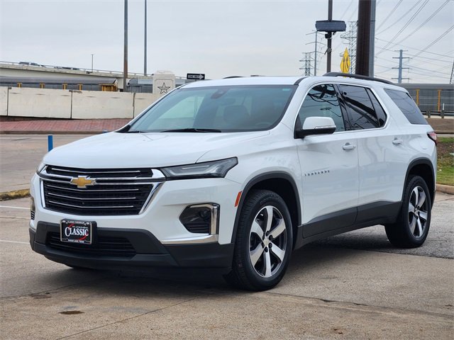 Used 2022 Chevrolet Traverse LT w/ LT Premium Package image 3