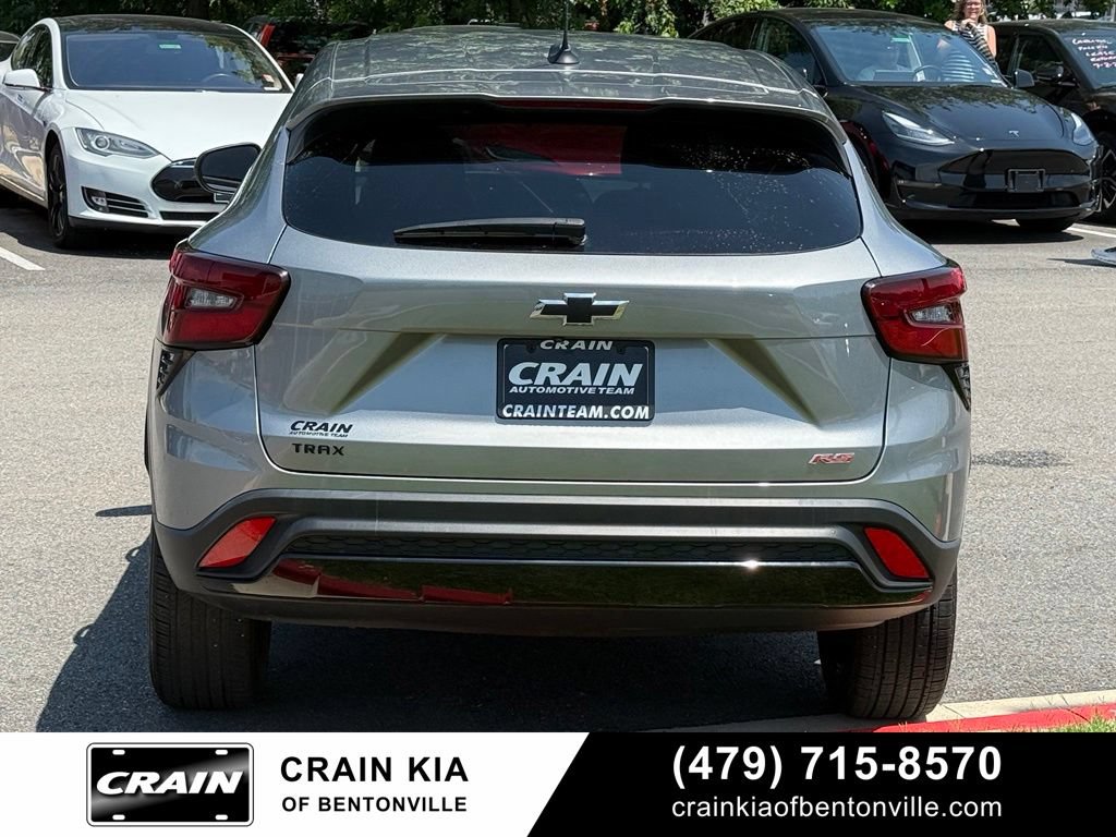 Used 2025 Chevrolet Trax RS FWD image 6