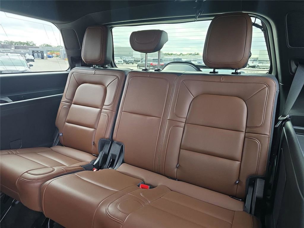 Used 2024 Lincoln Navigator Reserve image 14