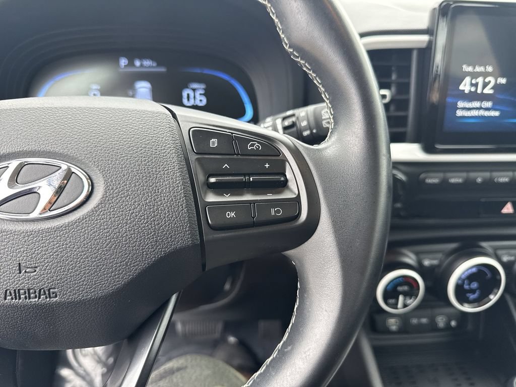 Used 2024 Hyundai Venue Limited FWD image 18