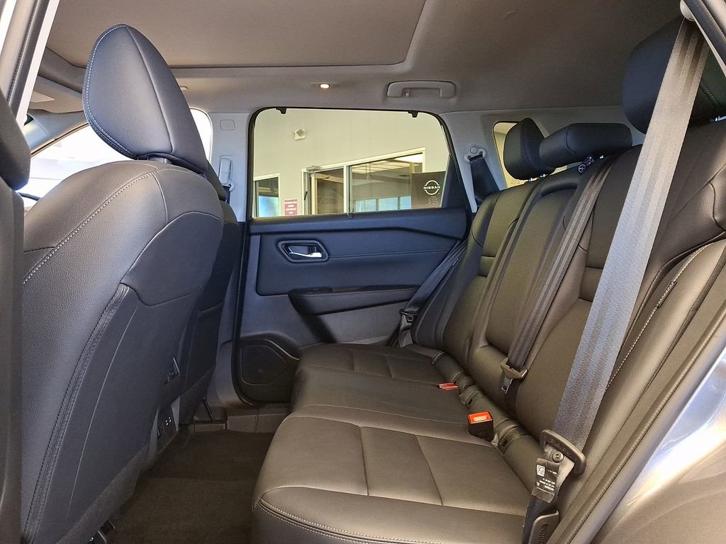 Certified 2025 Nissan Rogue SL w/ SL Premium Package AWD/4WD image 10