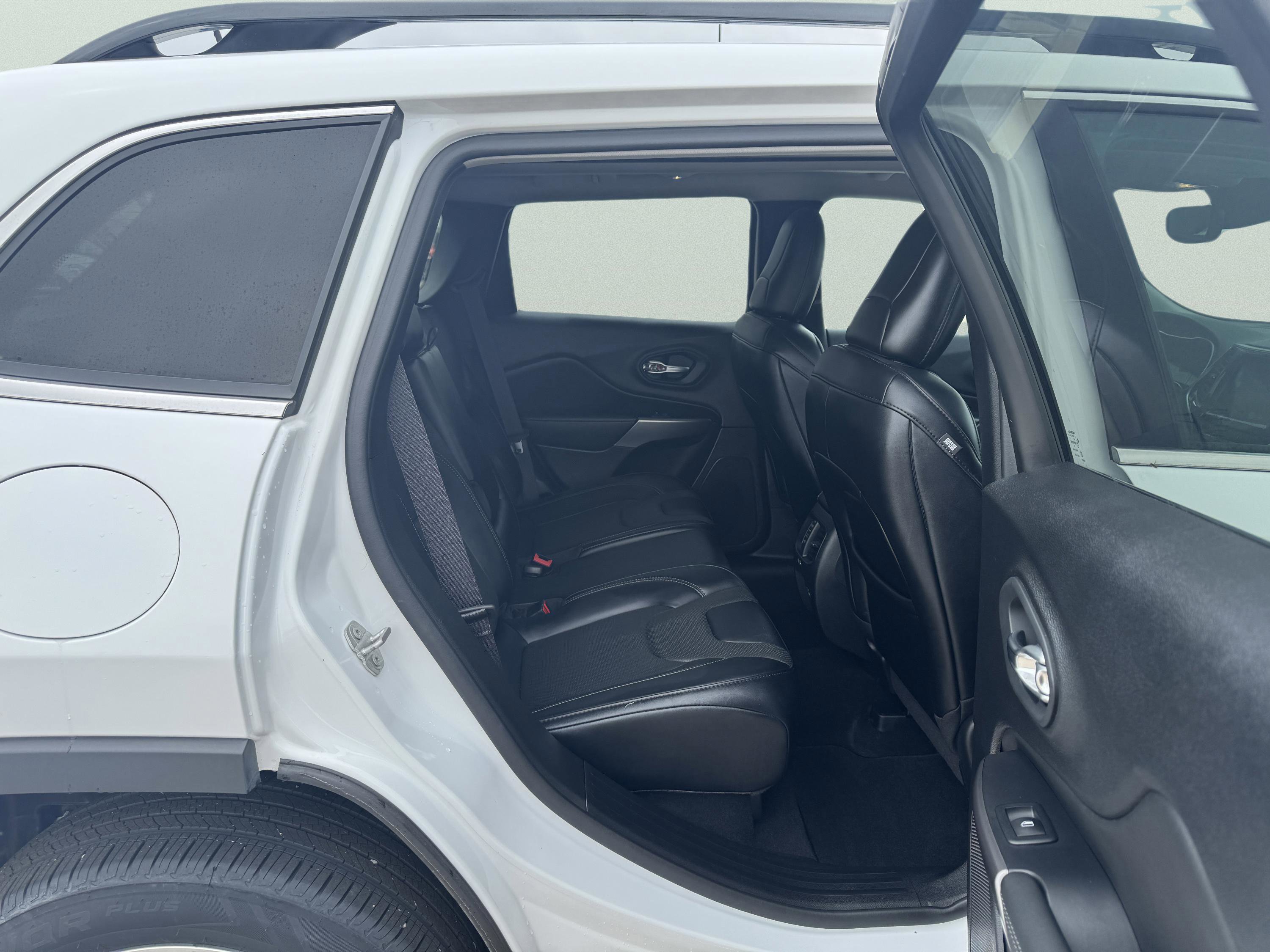 Certified 2022 Jeep Cherokee Limited AWD/4WD image 12