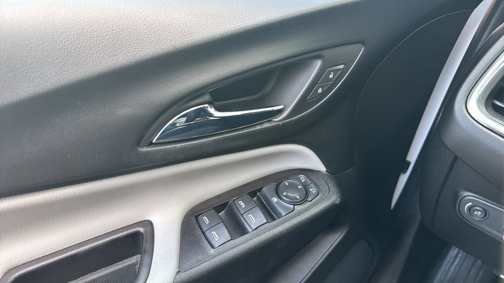 Used 2018 Chevrolet Equinox LT FWD image 28