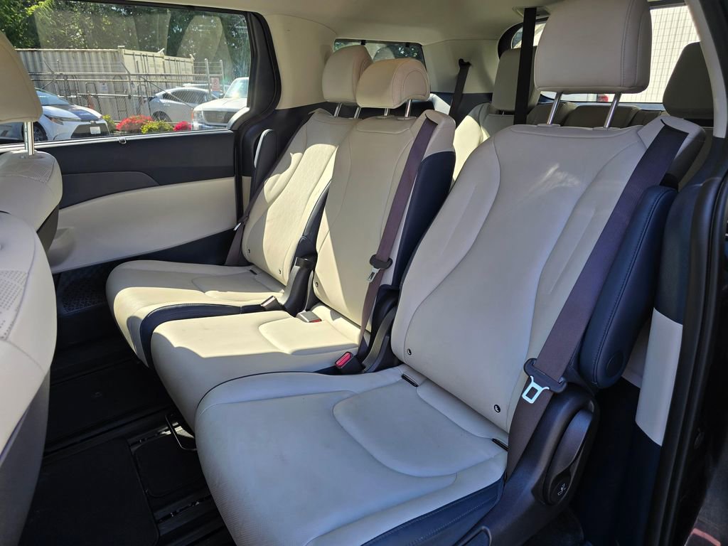 Certified 2025 Kia Carnival EX FWD image 10