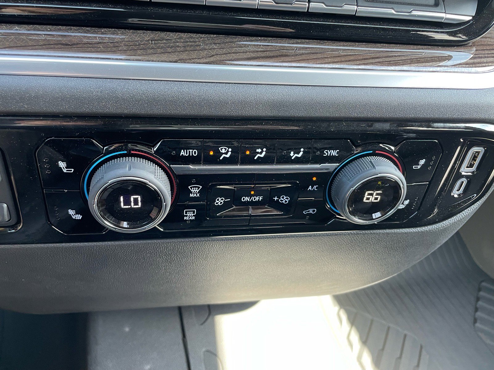 Used 2025 Chevrolet Silverado 1500 LT image 12