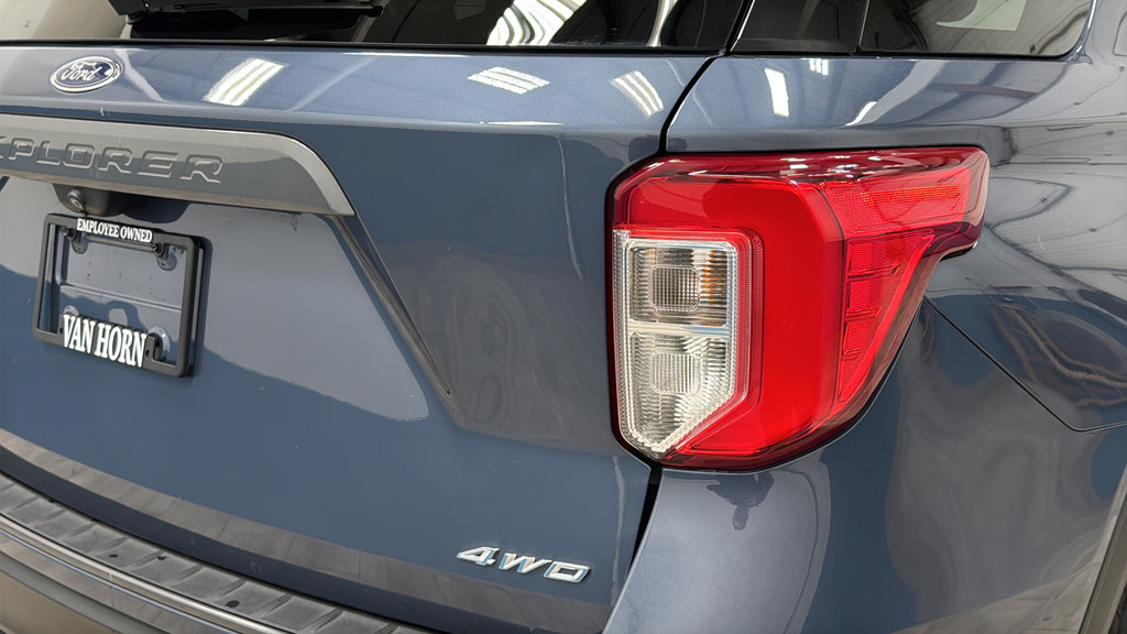 Used 2021 Ford Explorer XLT w/ Equipment Group 202A AWD/4WD image 38