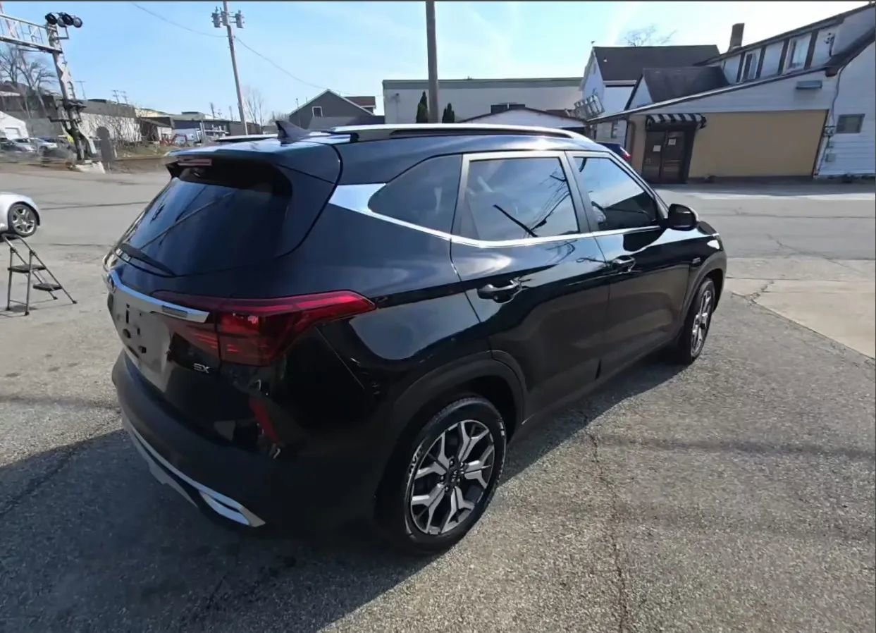 Used 2021 Kia Seltos EX image 36
