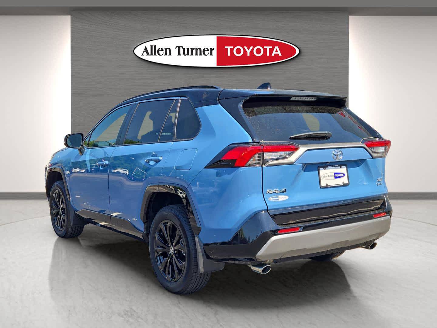 Used 2025 Toyota RAV4 XSE AWD/4WD image 8