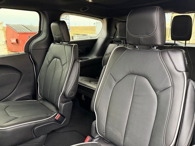 New 2026 Chrysler Pacifica Limited w/ S Appearance Package FWD image 13