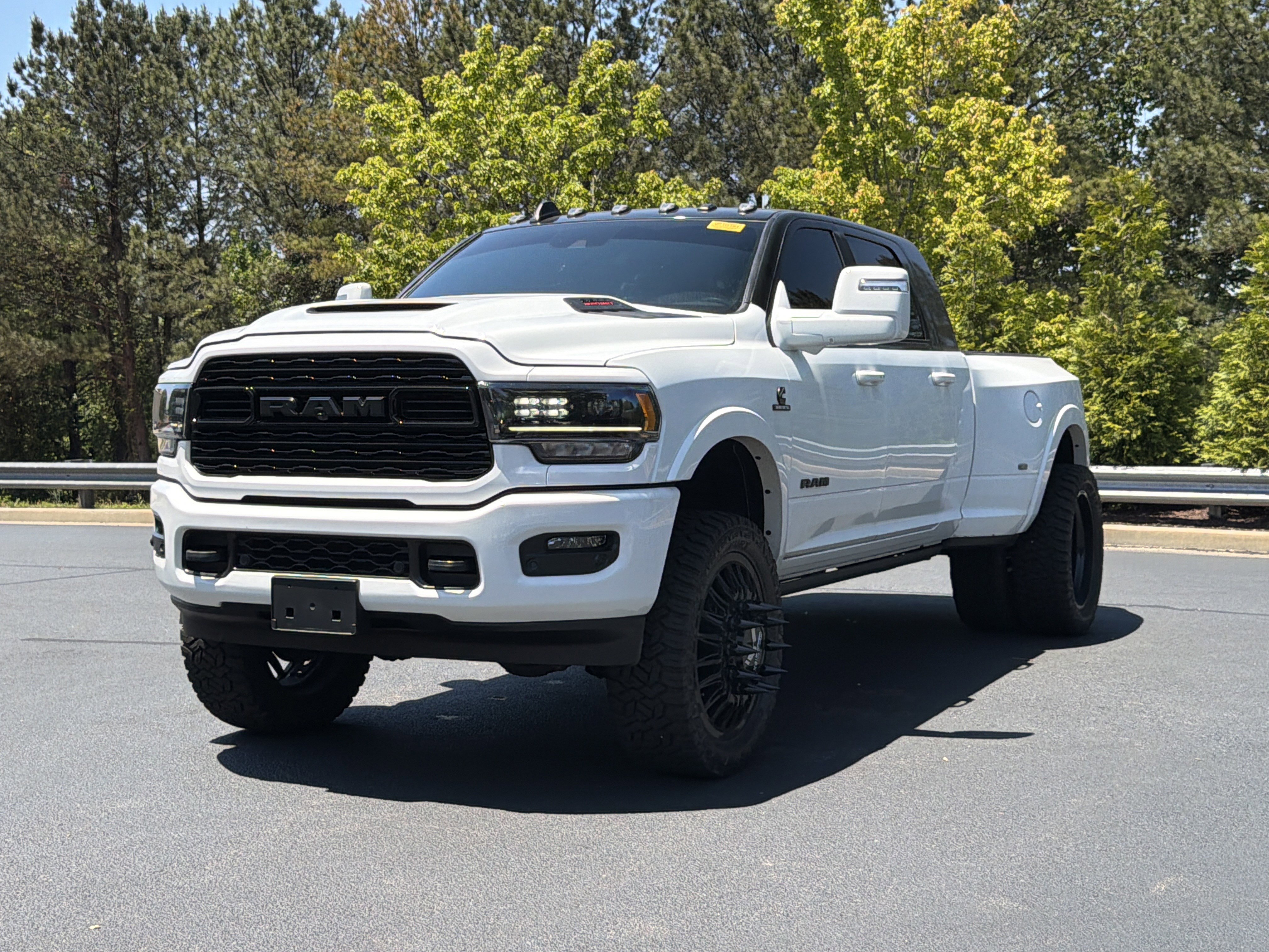 Used 2024 RAM 3500 Limited AWD/4WD image 13