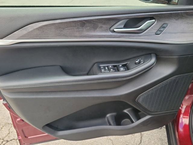 Used 2024 Jeep Grand Cherokee Limited RWD image 13