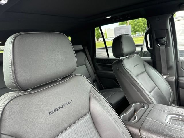 Used 2021 GMC Yukon Denali w/ Denali Premium Package AWD/4WD image 15