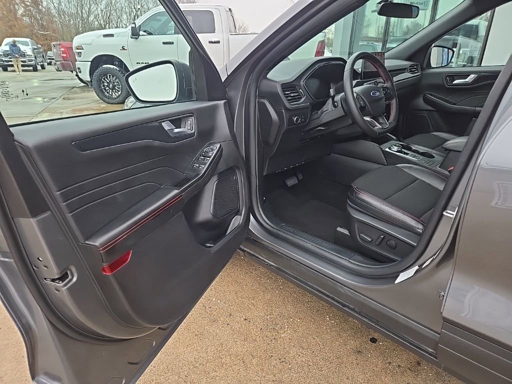 Used 2025 Ford Escape ST-Line image 28