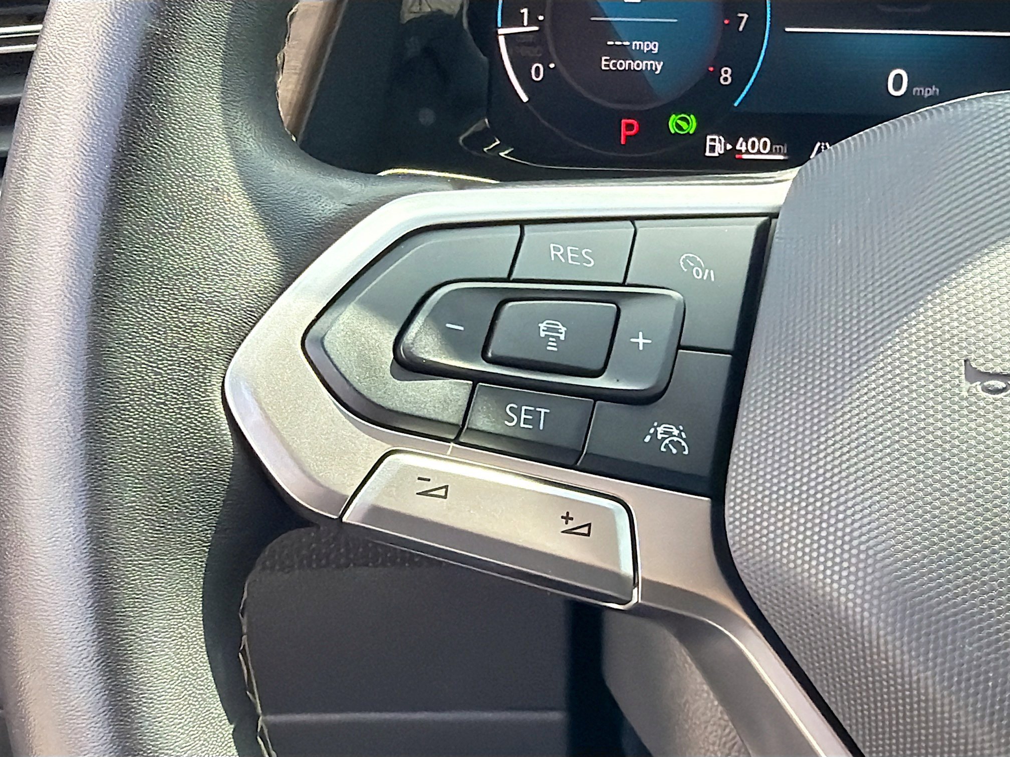 Used 2024 Volkswagen Atlas SE image 37