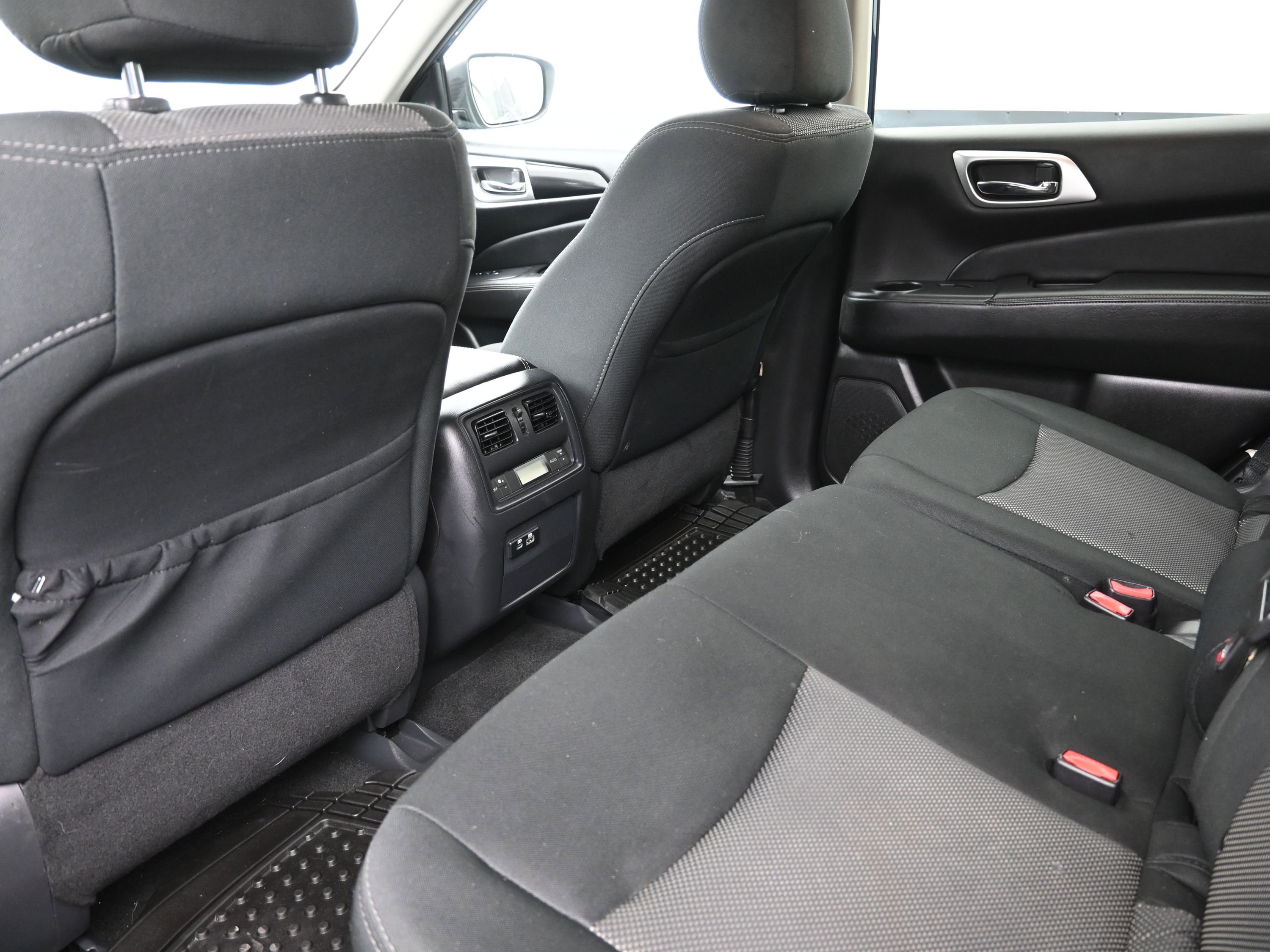 Used 2020 Nissan Pathfinder SV image 22