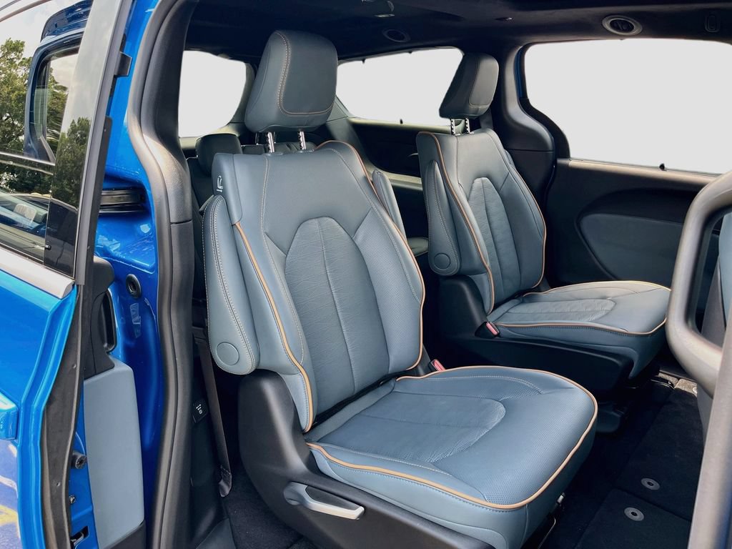 New 2027 Chrysler Pacifica Pinnacle w/ Theater Group FWD image 28