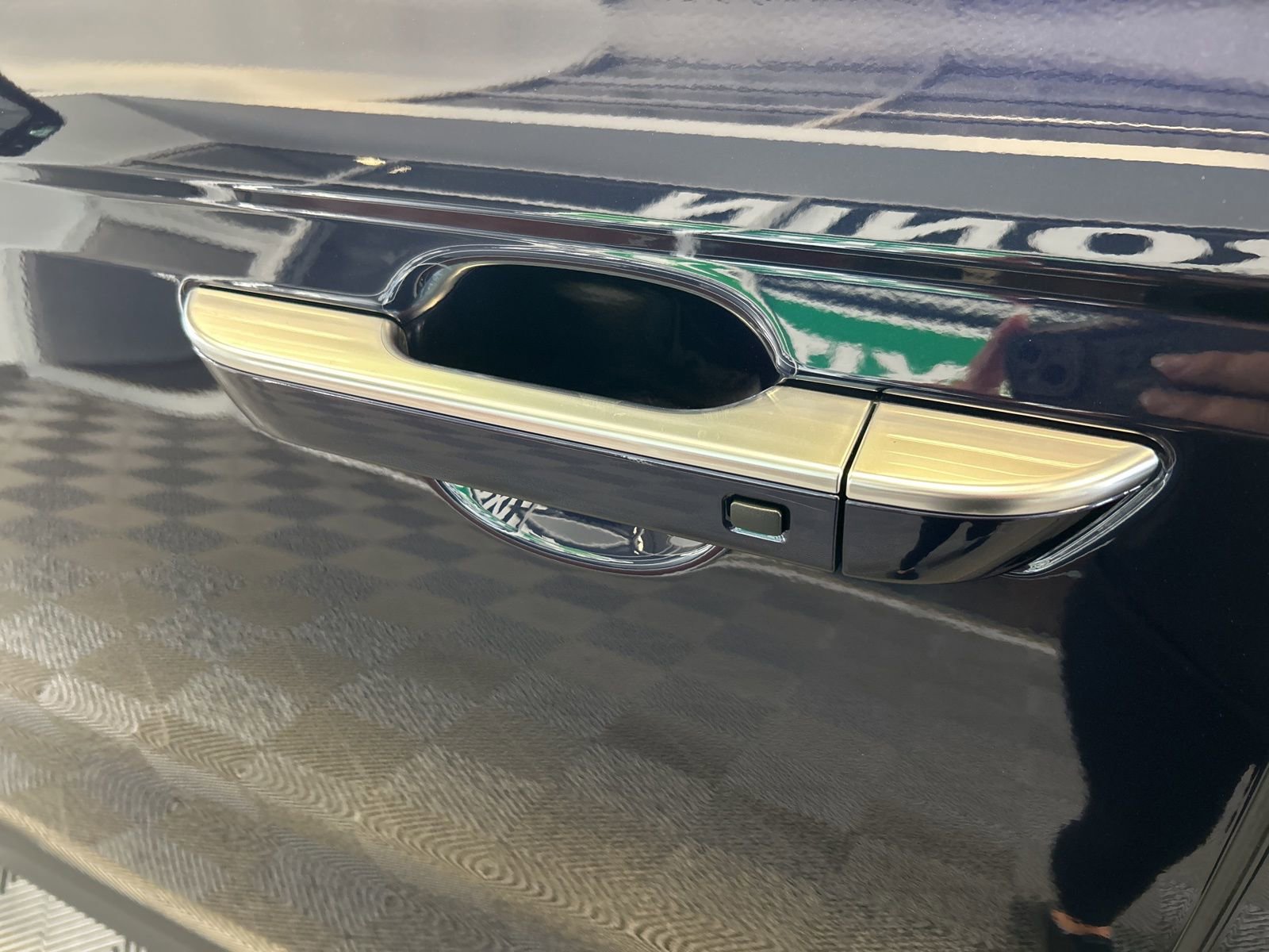 New 2026 Kia Carnival EX image 8