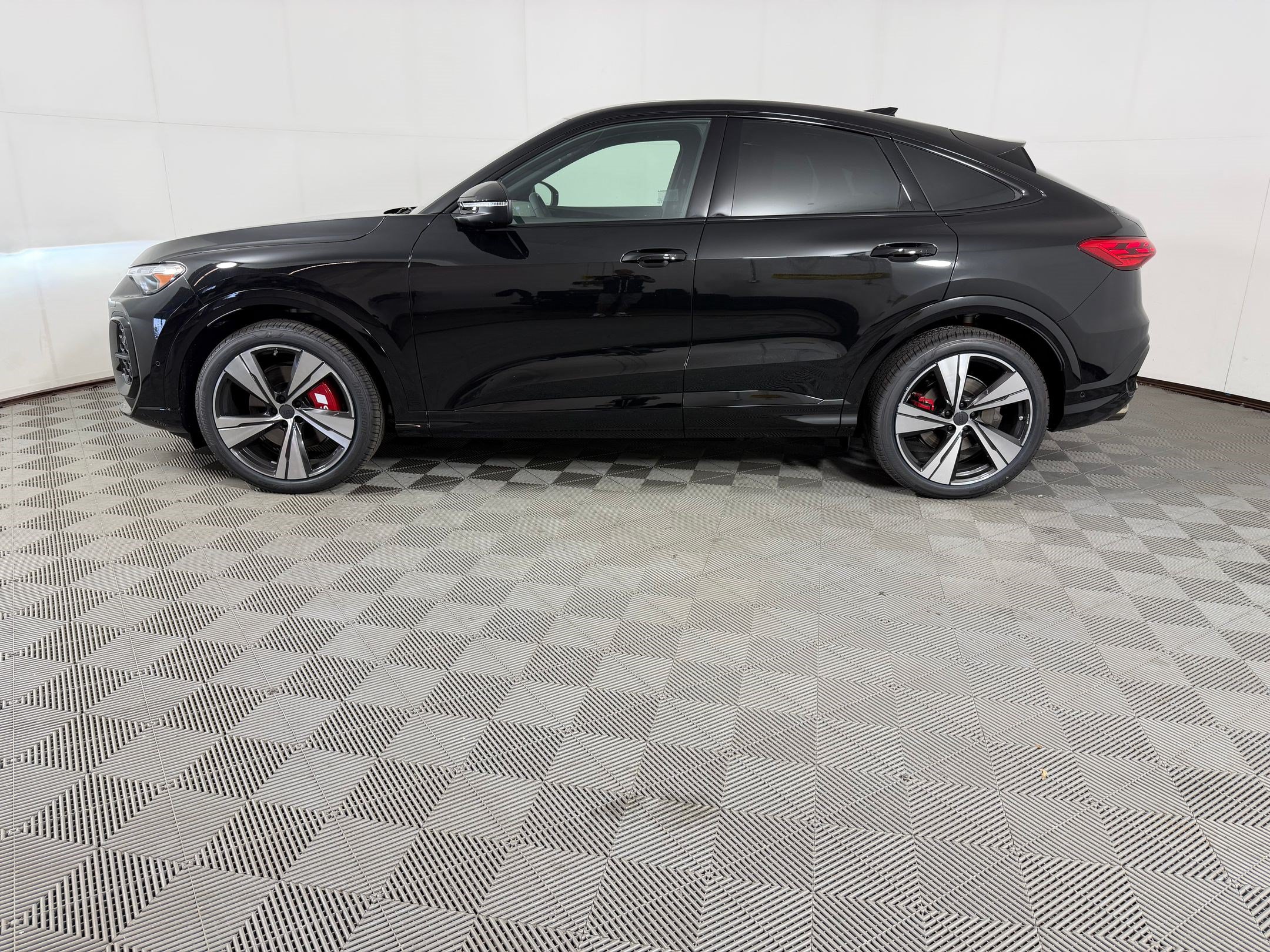 New 2026 Audi SQ5 Premium Plus AWD/4WD image 2