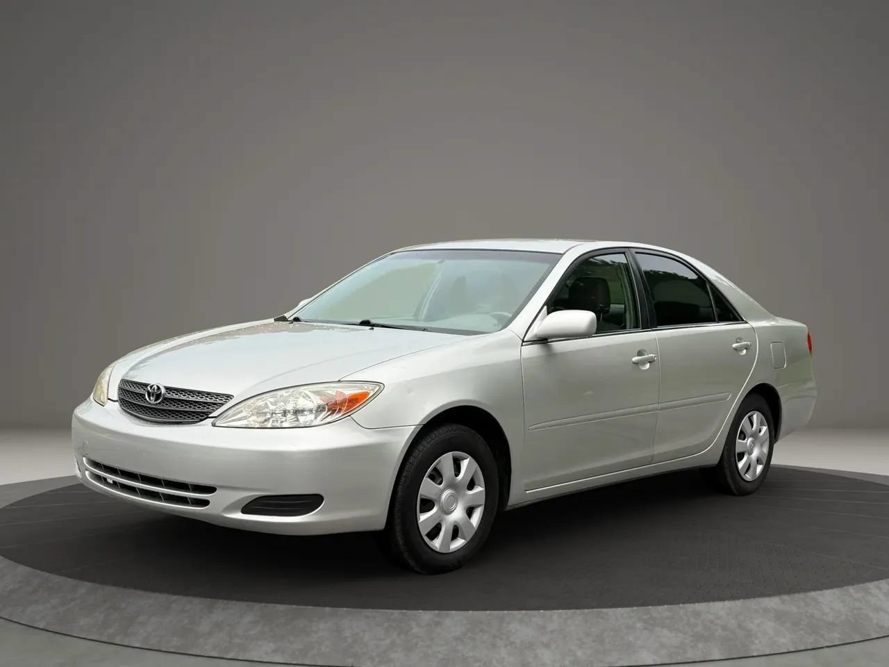 Used 2004 Toyota Camry LE FWD image 1