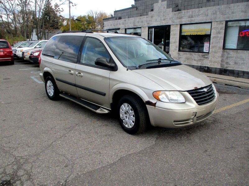Used 2005 Chrysler Town & Country LX w/ Popular Equipment Group I image 1