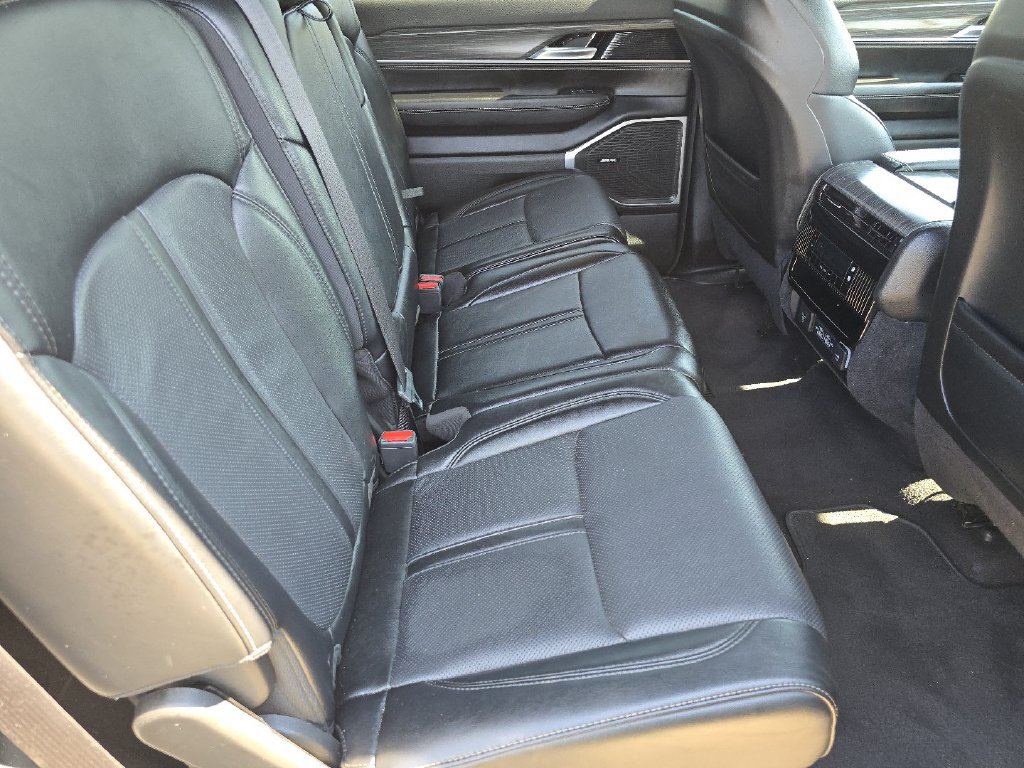 Used 2024 Jeep Wagoneer Series II w/ Flexible Seating Group AWD/4WD image 28