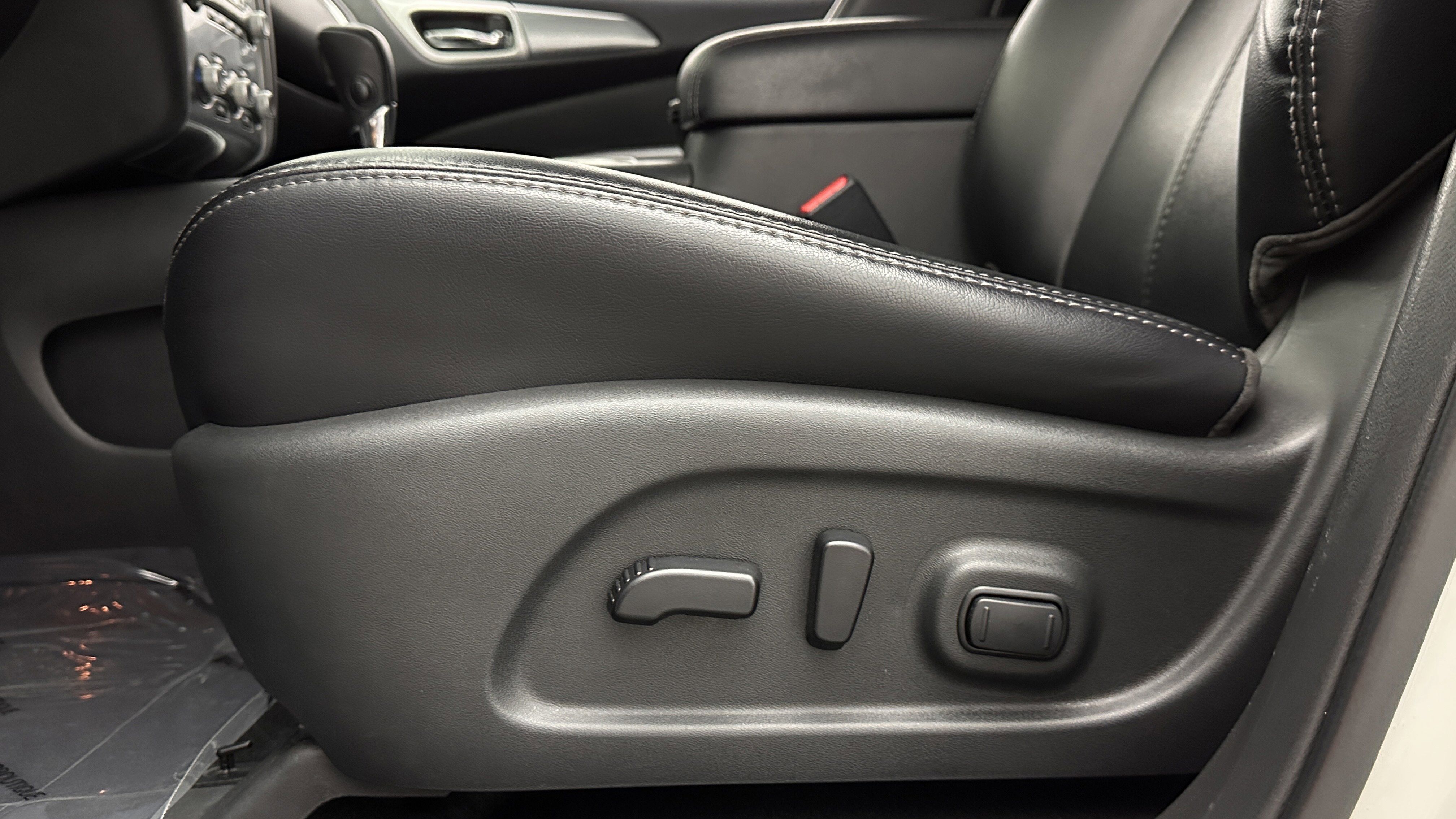Used 2019 Nissan Pathfinder SL w/ Cargo Package image 16