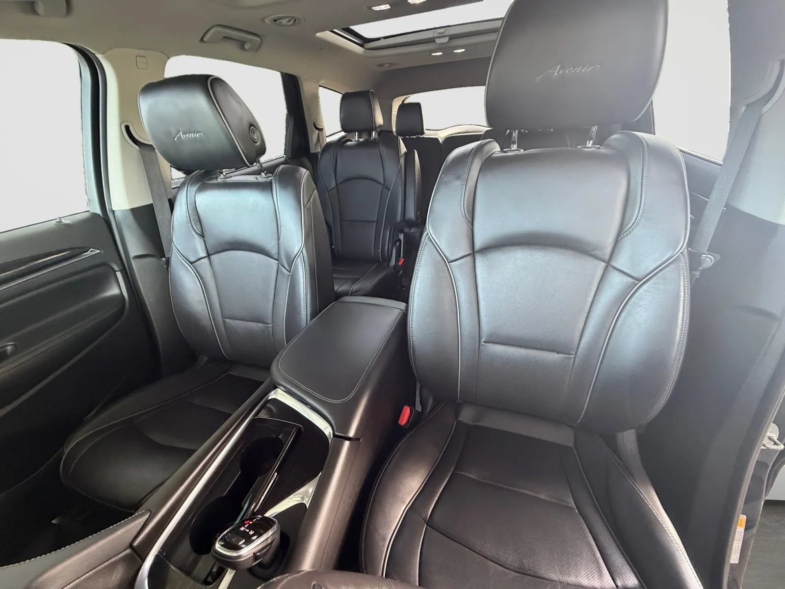 Used 2019 Buick Enclave Avenir w/ Avenir Technology Package AWD/4WD image 13