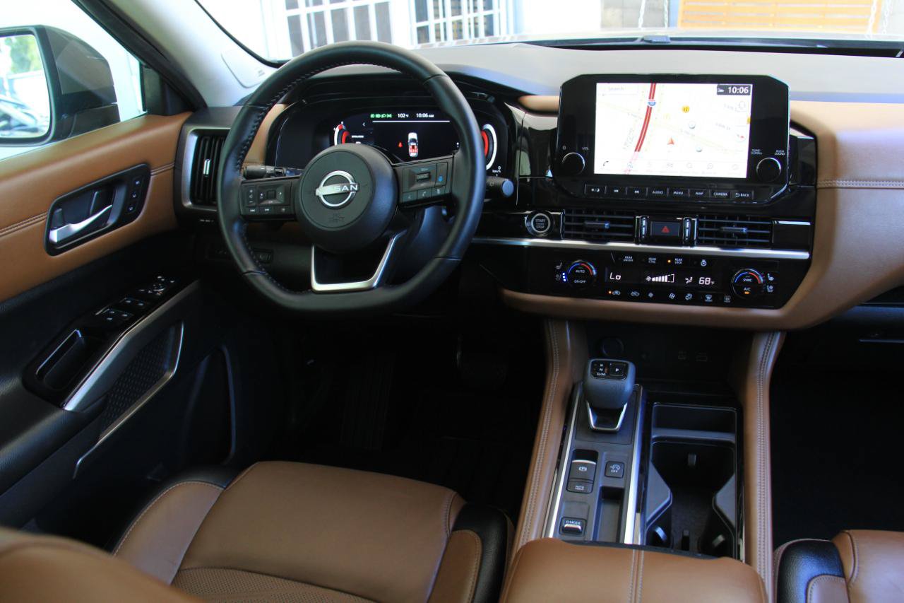 Used 2024 Nissan Pathfinder Platinum FWD image 9