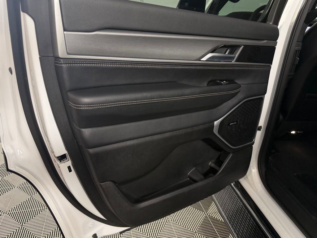 Used 2025 Jeep Wagoneer 4WD image 29