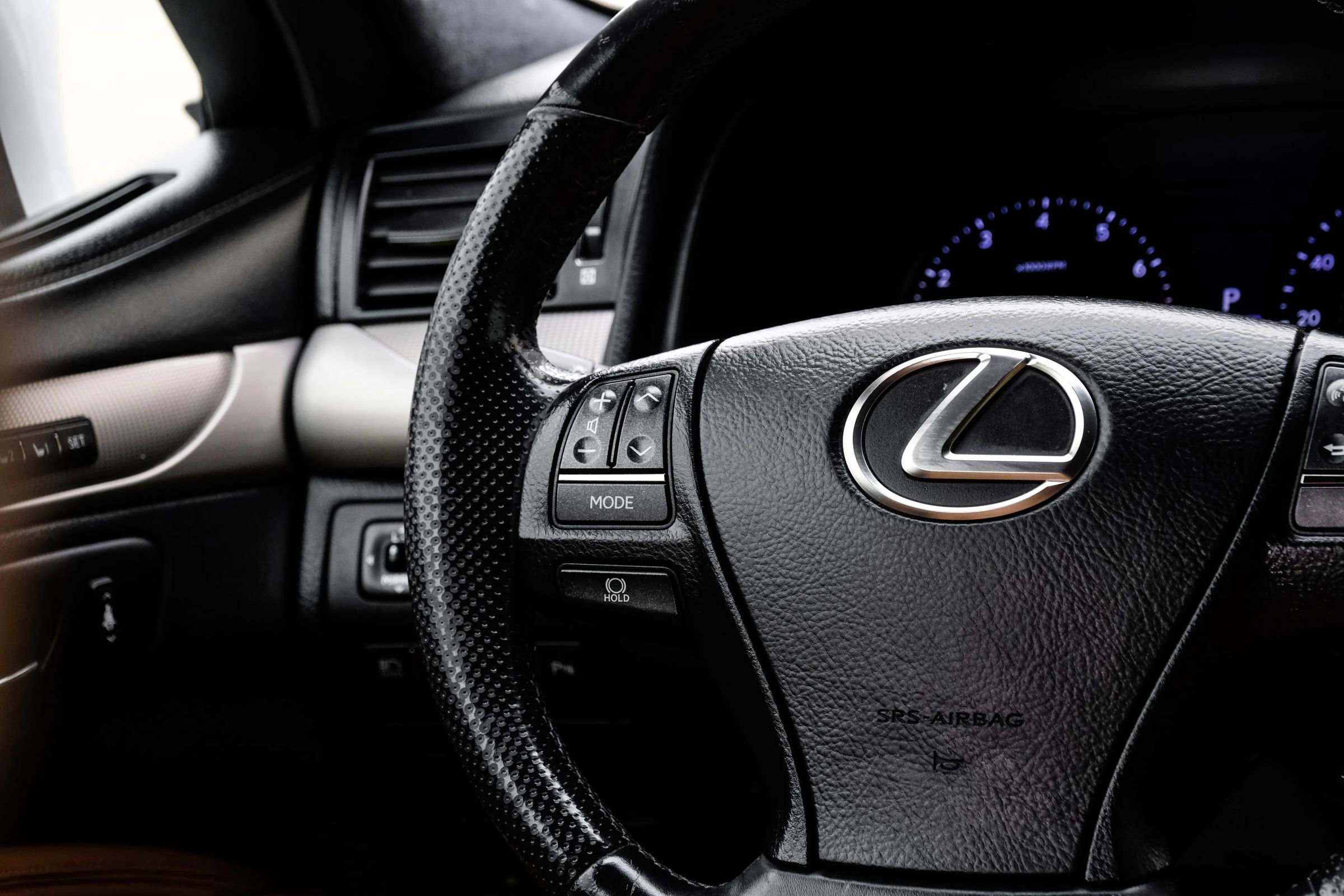 Used 2014 Lexus LS 460 AWD w/ F Sport Package image 26