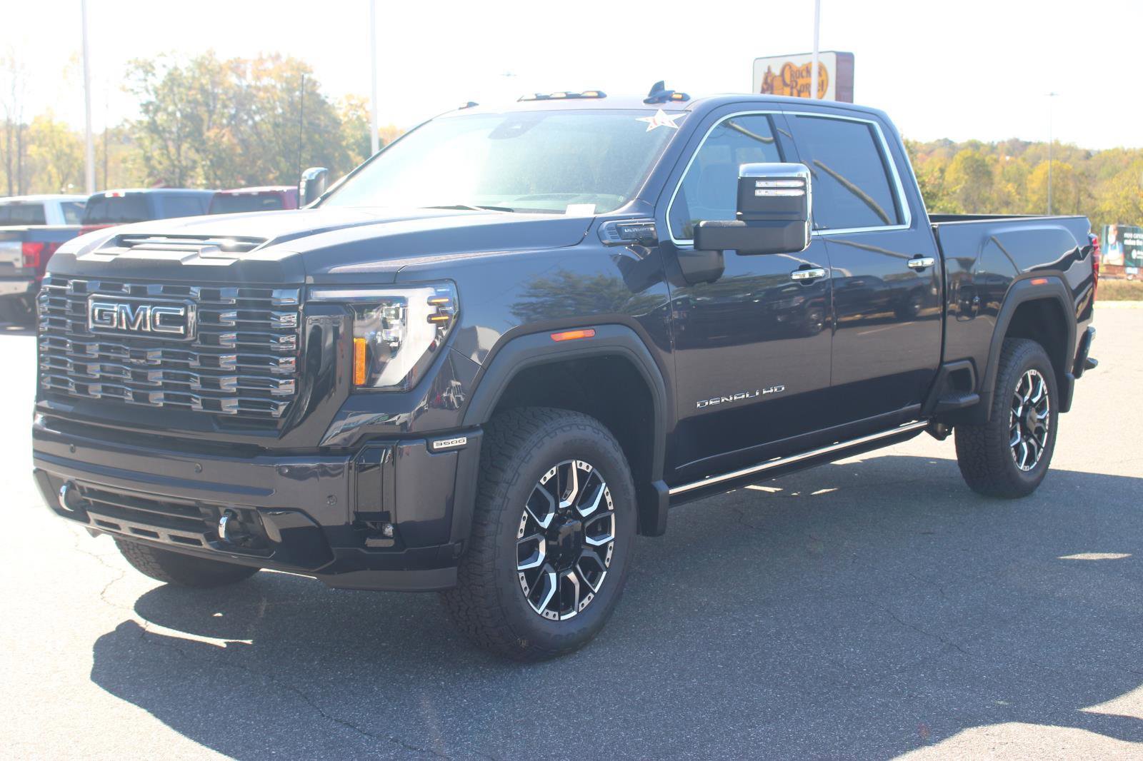 New 2025 GMC Sierra 3500 Denali Ultimate image 3