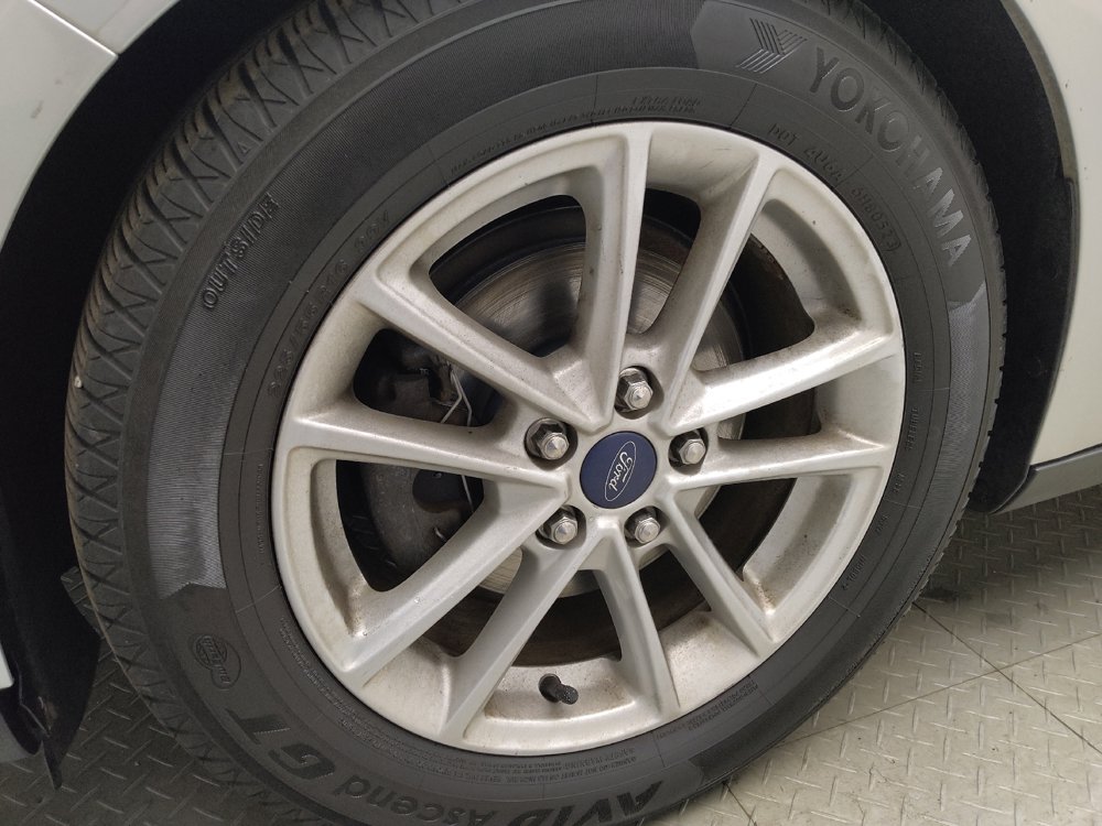 Used 2016 Ford Focus SE w/ SE Cold Weather Package FWD image 31